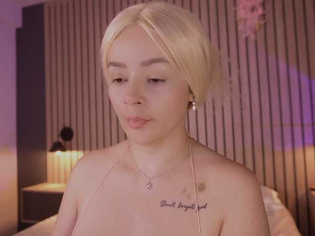 bella-adams live cam on BongaCams