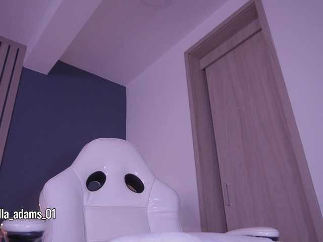 bella-adams live cam on BongaCams