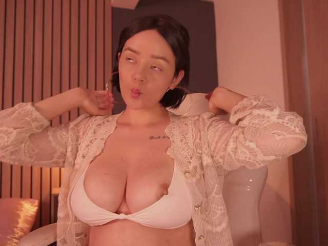 bella-adams