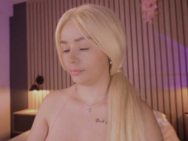 bella-adams live cam on BongaCams