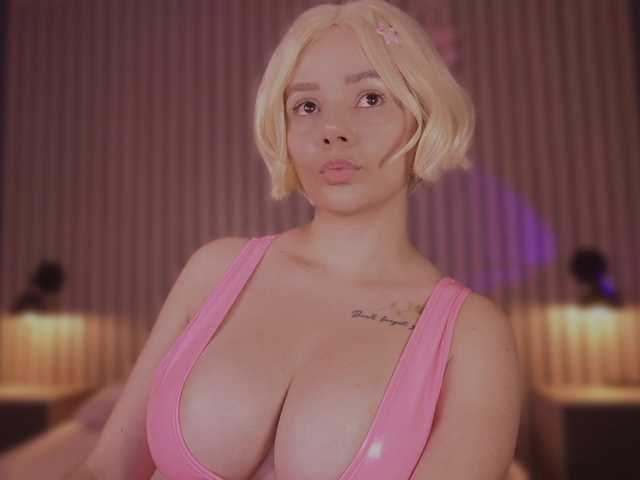 bella-adams live cam preview