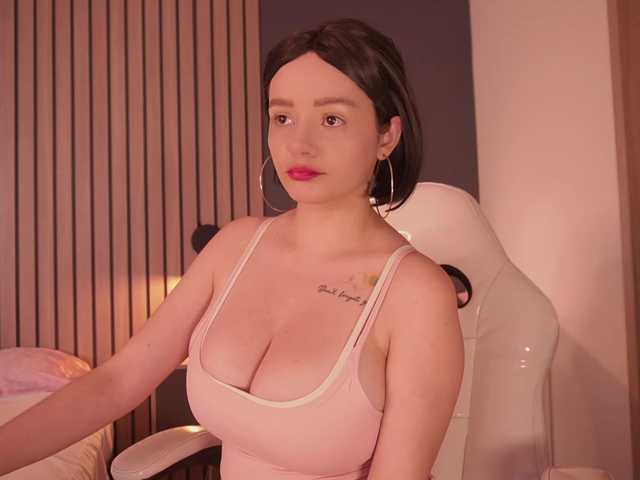 bella-adams live cam on BongaCams