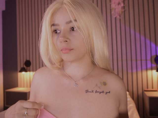 bella-adams live cam on BongaCams