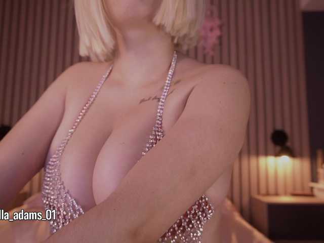 bella-adams live cam on BongaCams