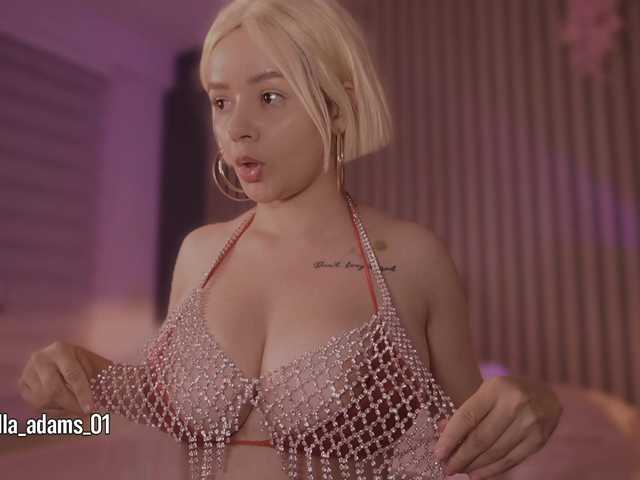 bella-adams live cam on BongaCams