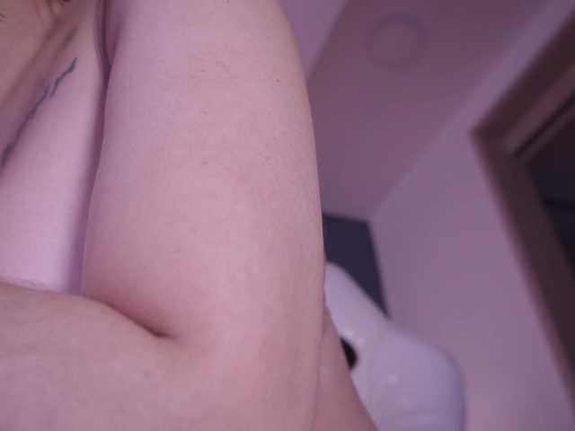 bella-adams live cam on BongaCams