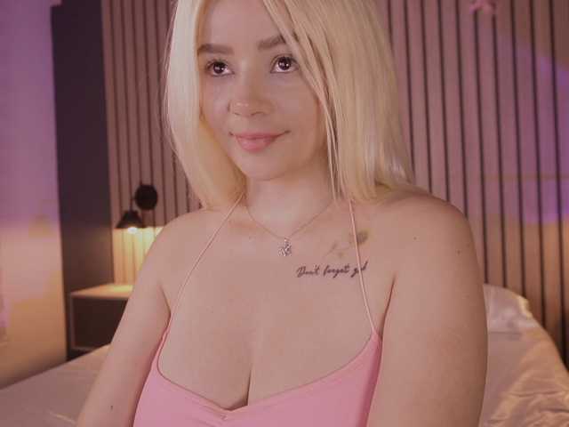 bella-adams live cam on BongaCams