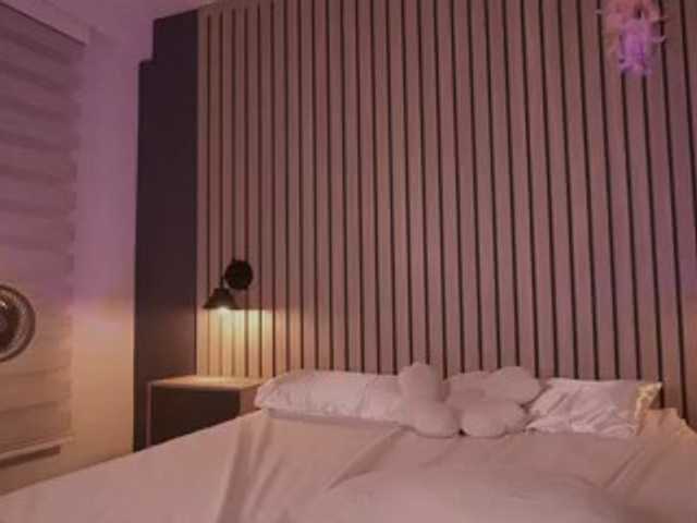 bella-adams live cam on BongaCams