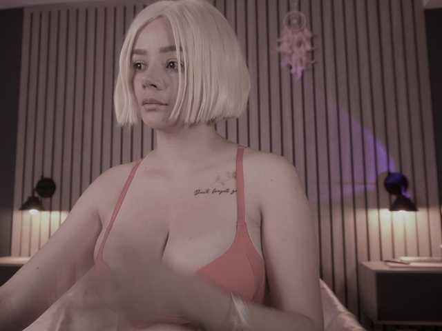 bella-adams live cam on BongaCams