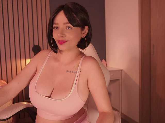 bella-adams