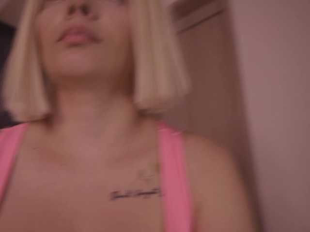 bella-adams live cam on BongaCams