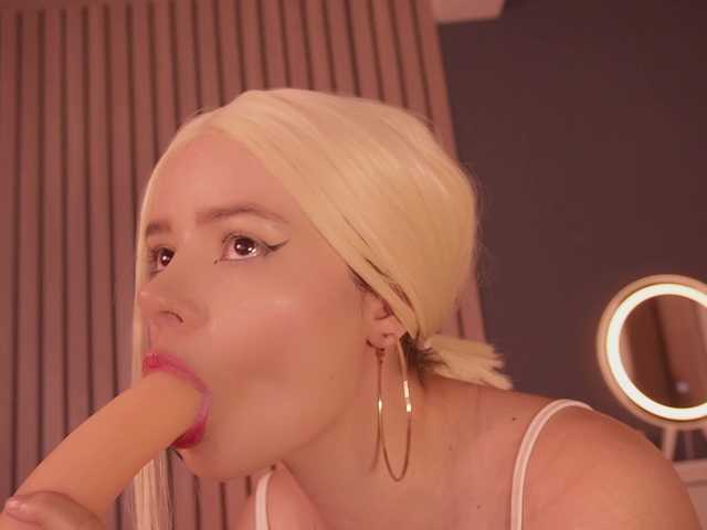 bella-adams live cam on BongaCams