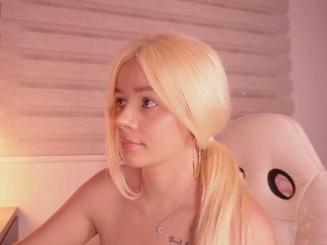 bella-adams live cam