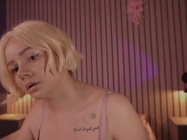bella-adams live cam on BongaCams