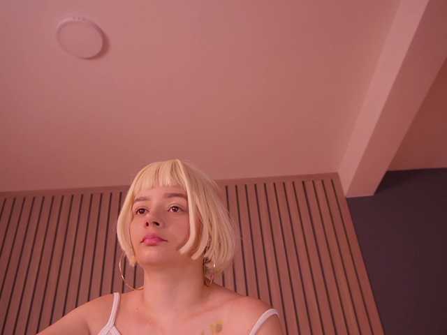 bella-adams live cam on BongaCams