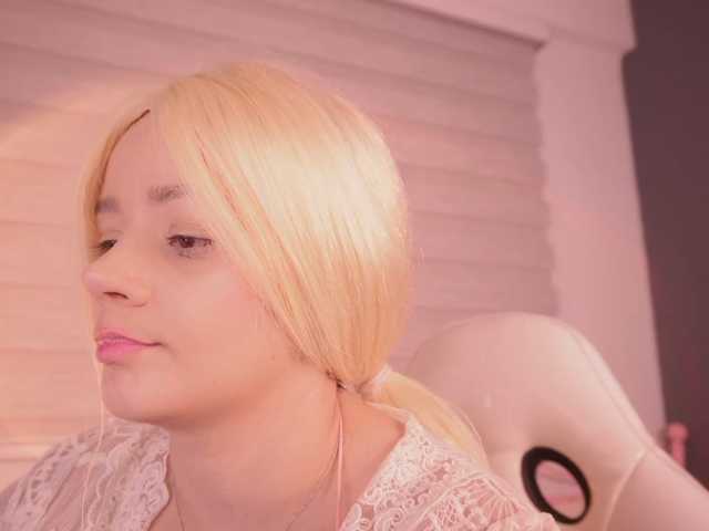 bella-adams live cam on BongaCams