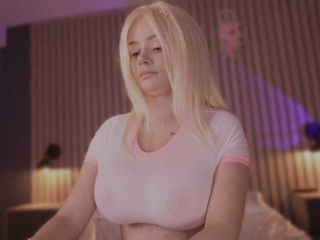 bella-adams live cam on BongaCams