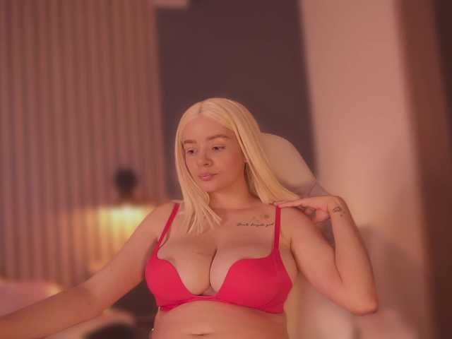 bella-adams live cam on BongaCams