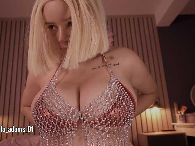 bella-adams live cam on BongaCams