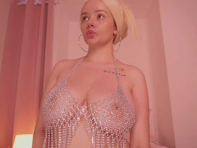 bella-adams's BongaCams show and profile