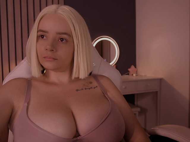 bella-adams