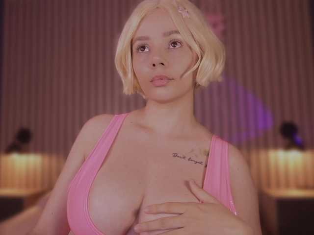 bella-adams live cam on BongaCams