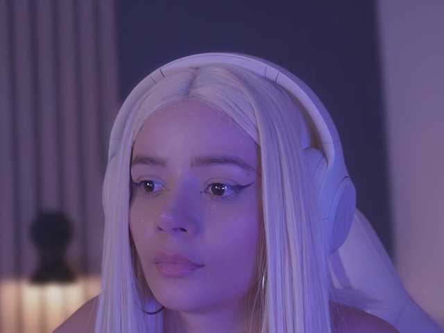 bella-adams live cam on BongaCams