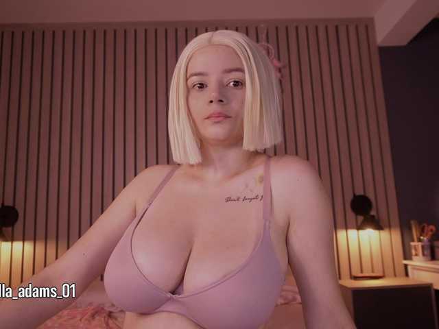 bella-adams live cam on BongaCams