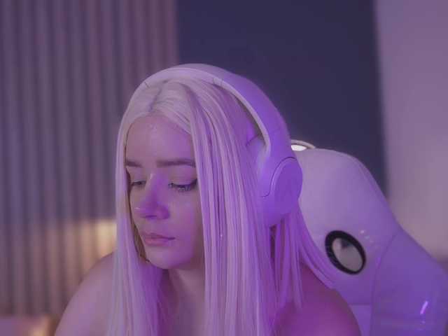 bella-adams live cam on BongaCams