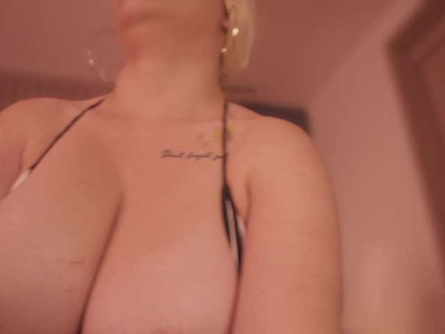 bella-adams live cam on BongaCams