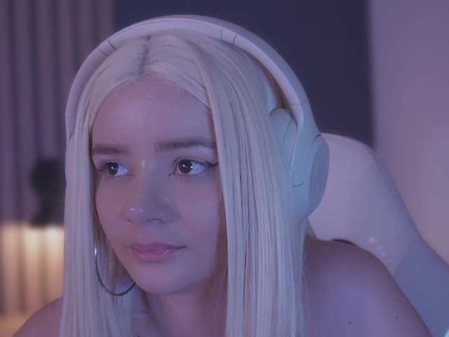 bella-adams live cam on BongaCams