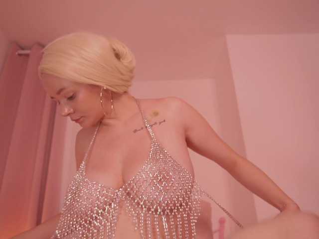 bella-adams's BongaCams show and profile