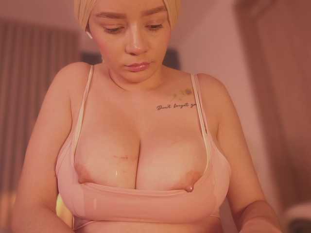 bella-adams live cam on BongaCams