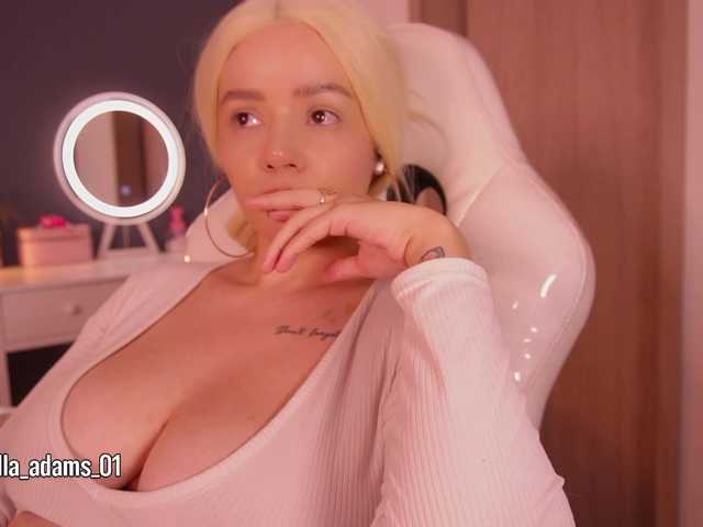 bella-adams live cam on BongaCams