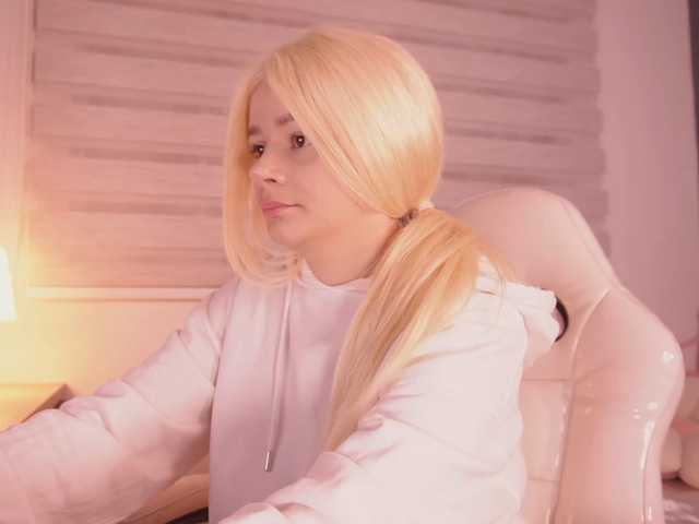 bella-adams live cam on BongaCams
