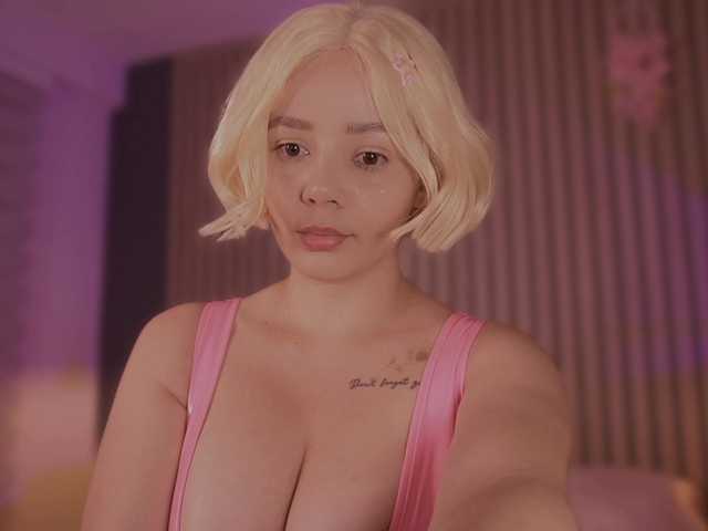 bella-adams live cam on BongaCams