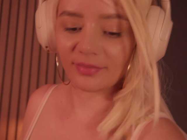 bella-adams live cam on BongaCams