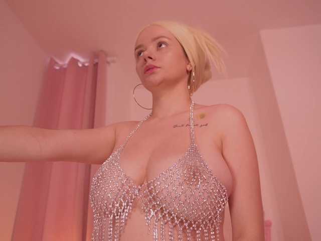 bella-adams's BongaCams show and profile