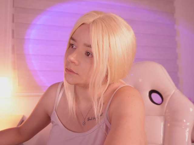 bella-adams