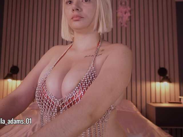 bella-adams live cam on BongaCams