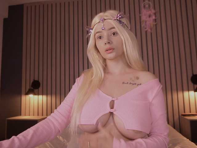 bella-adams live cam on BongaCams