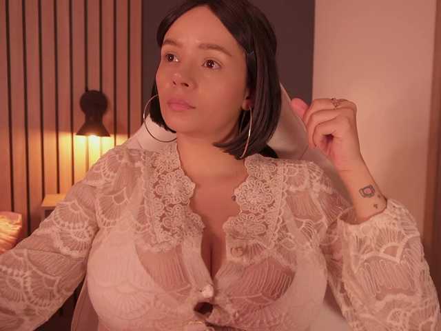 bella-adams