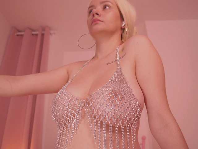 bella-adams's BongaCams show and profile