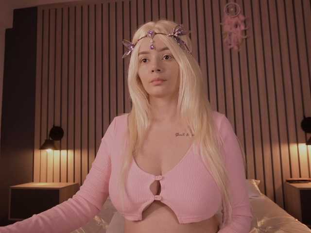 bella-adams live cam on BongaCams
