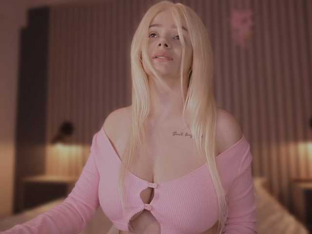 bella-adams live cam on BongaCams