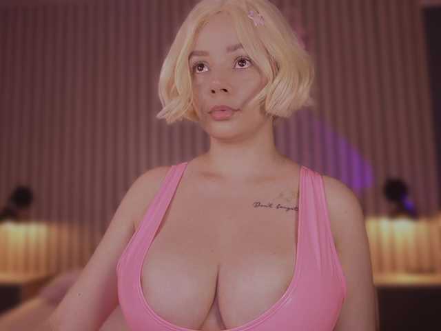 bella-adams live cam on BongaCams