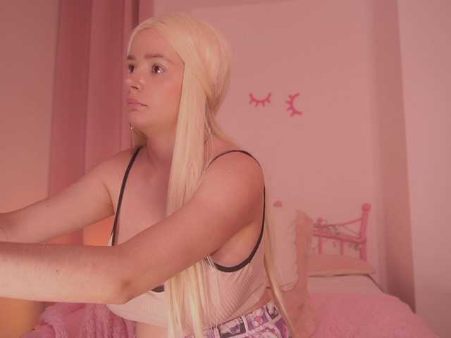 bella-adams's BongaCams show and profile