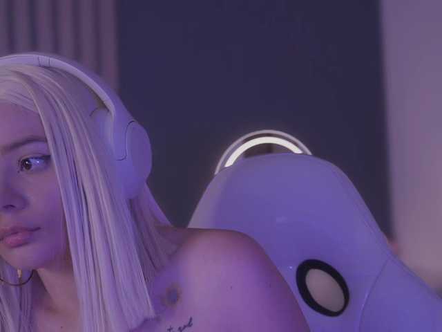 bella-adams live cam on BongaCams