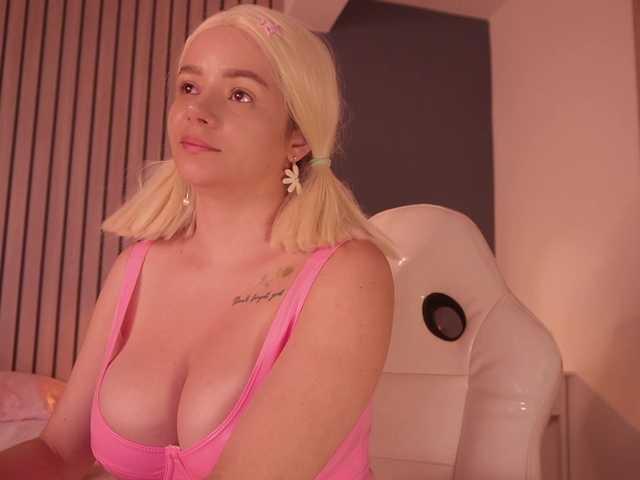 bella-adams live cam on BongaCams