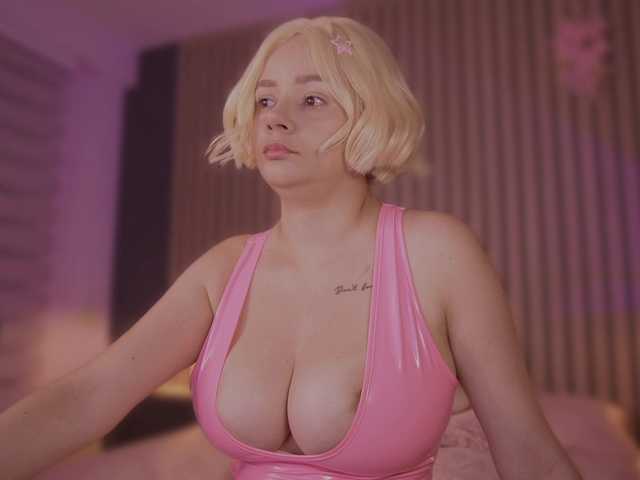 bella-adams live cam on BongaCams